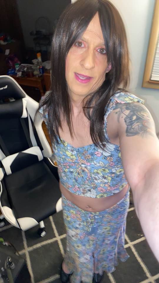 Sissy Paige April smiles happily when getting shared & jerked off to - kik: sissypaigeapril - #5KfxLw1x