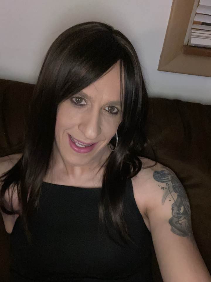 Sissy Paige April smiles happily when getting shared & jerked off to - kik: sissypaigeapril - #HOTB2Alu