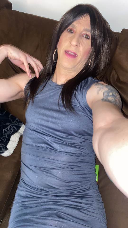 Sissy Paige April smiles happily when getting shared & jerked off to - kik: sissypaigeapril - #Hvig7vbR