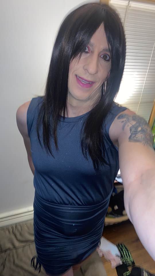 Sissy Paige April smiles happily when getting shared & jerked off to - kik: sissypaigeapril - #ohmC25at