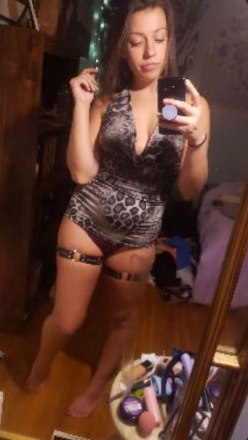 Dumb slut owed me payed with pussy Kik whore allyusseeddd772 #eQOO1Rev