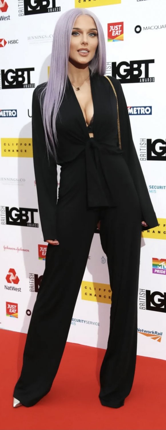 Celebrity Cumdumps 142 #L2EzAxBi